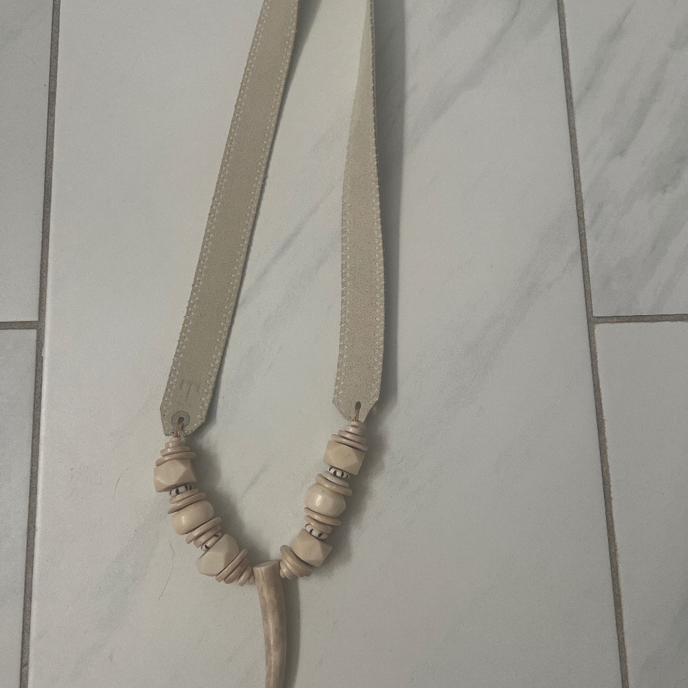 Necklace ivory